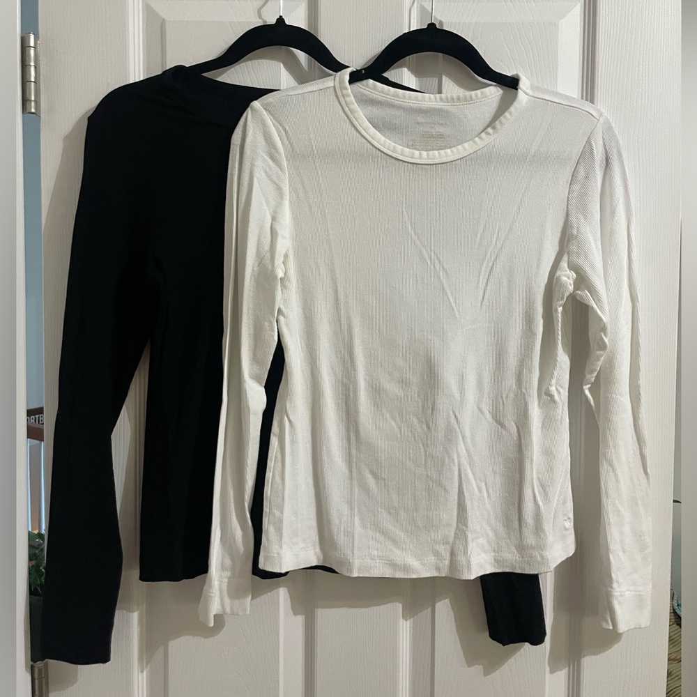 Set of Two (2) Banana Republic Ribbed Long Sleeve Crewneck T’s - Size Medium